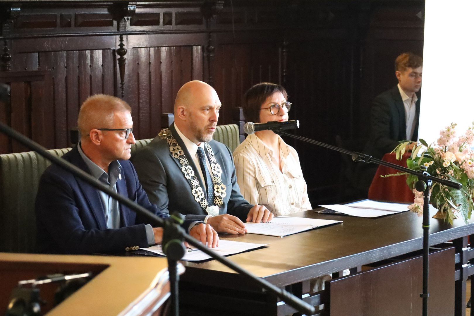 Sesja odbyła się z okazji 610-lecia lokacji miasta Krotoszyna i 35-lecia Samorządu Terytorialnego w Polsce