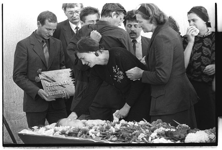Pogrzeb Alexandra Goureieva, jednego z czyszczących dach przy reaktorze 3. Rok 1988.
