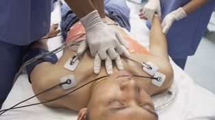 Dostają zawału, zanim usłyszą diagnozę. "Mogą nie dożyć leczenia"