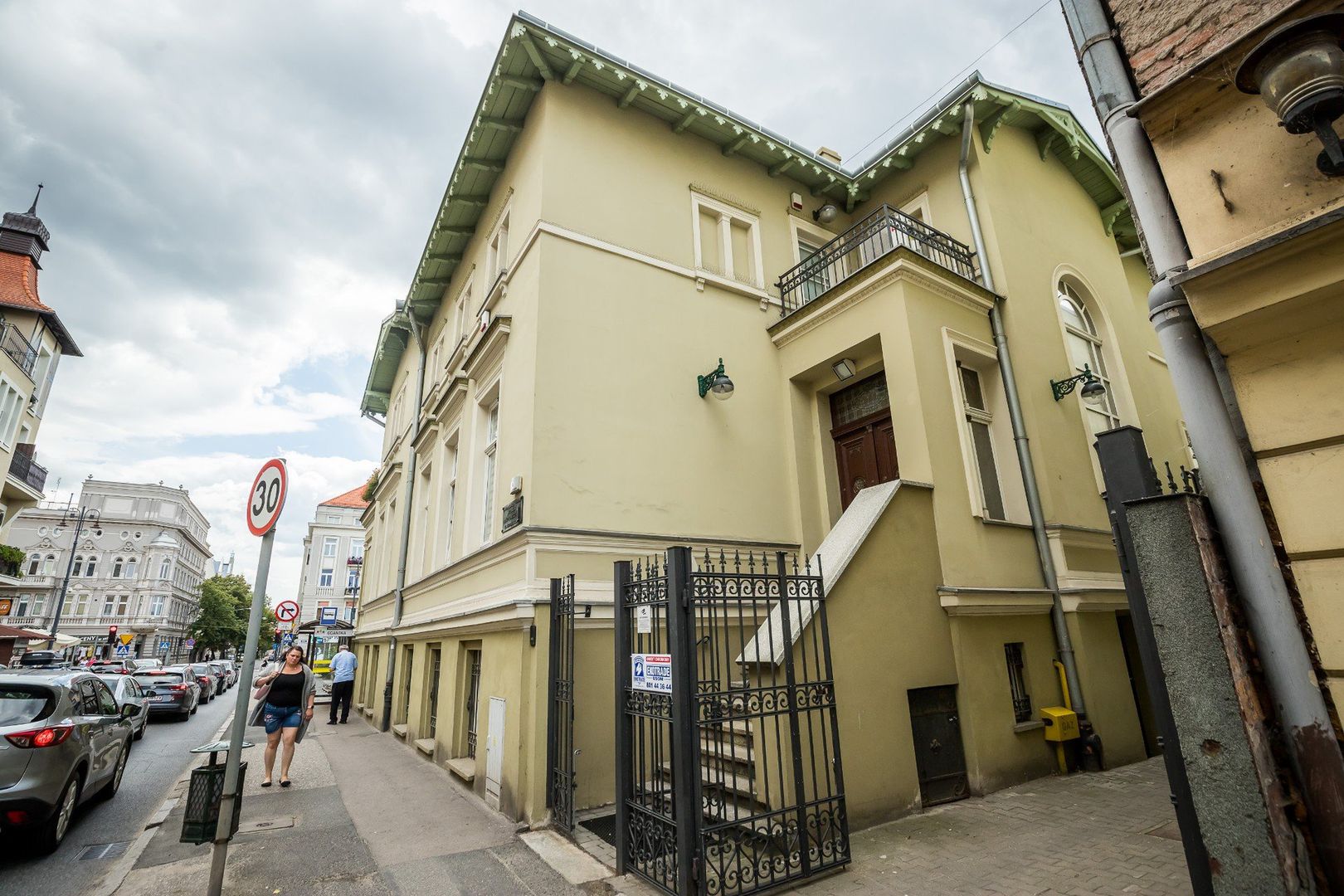 Starsze małżeństwo z Bydgoszczy mieszkało w fatalnych warunkach. ADM zaproponował im inne lokum