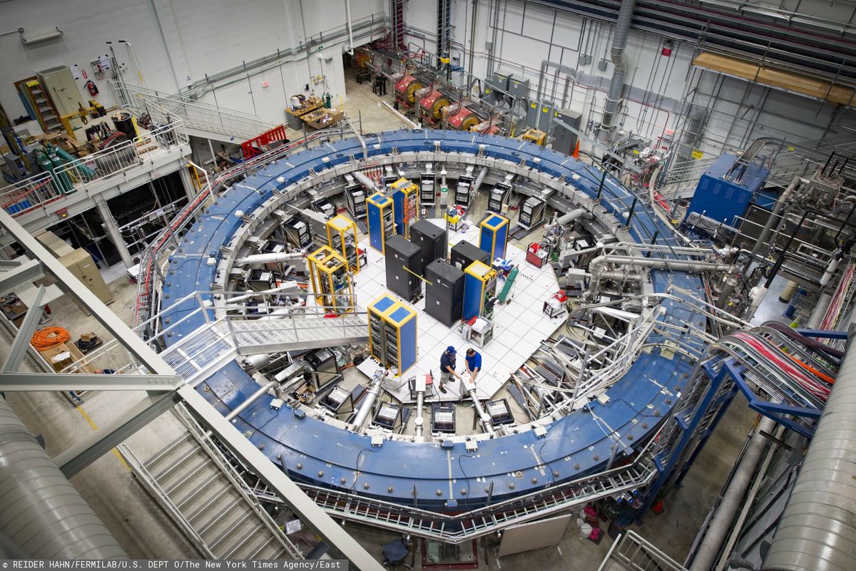 Pierścień Mionu g-2 w Fermi National Accelerator Laboratory w Batavia, Illinois