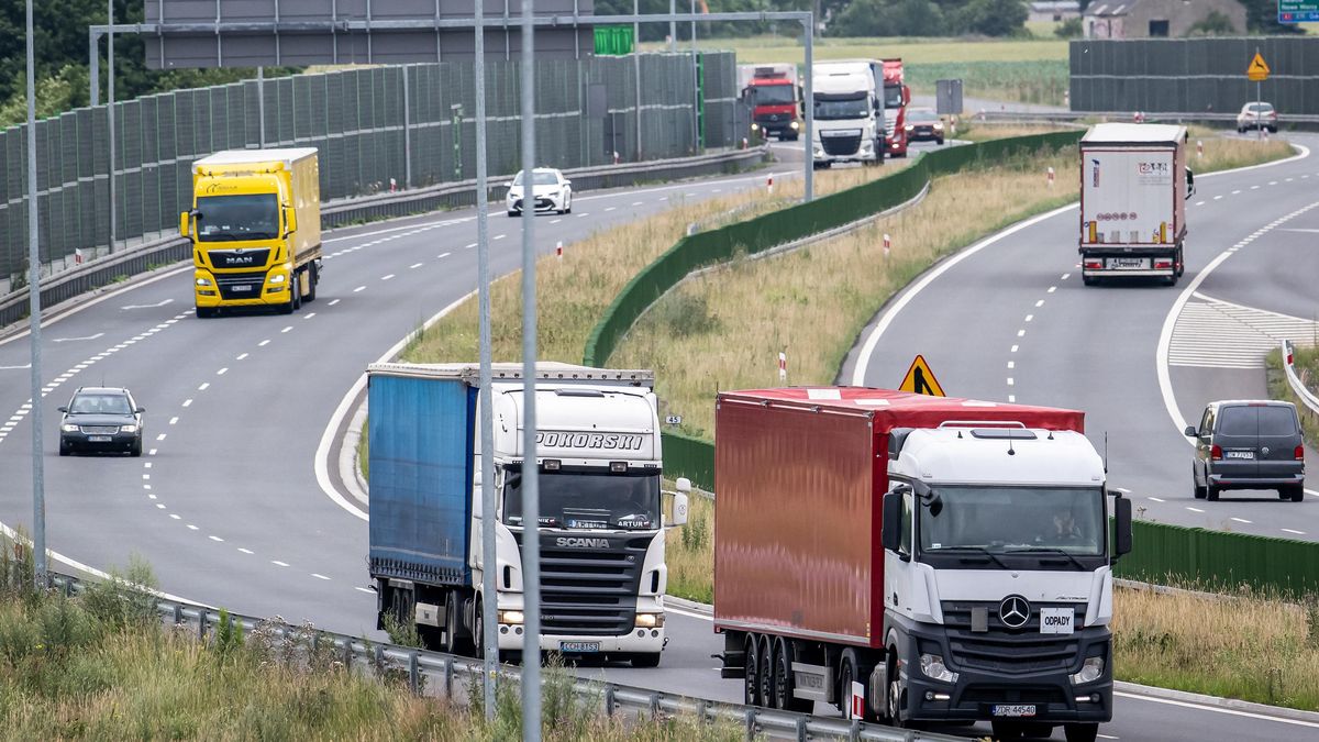 Rząd planuje prawie 14 mld zł dochodów w ciągu 10 lat z rozszerzenia elektronicznego systemu poboru opłat drogowych