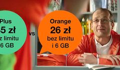 Kioskarz Robert Górski w reklamach Orange na Kartę przenosi numery piłkarzom z Plusa, Play i T-Mobile (wideo)