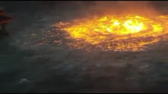 Pożar na powierzchni oceanu. Pękł rurociąg