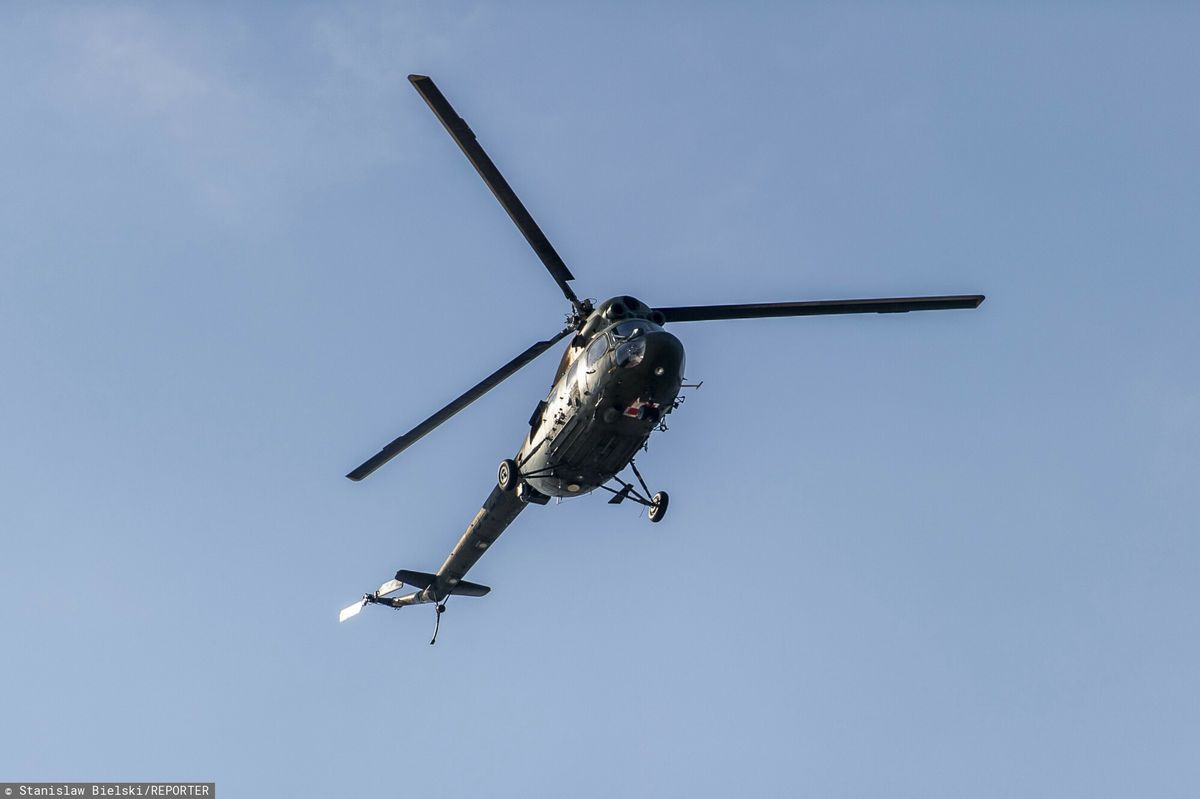 Helikopter wojskowy podczas lotu