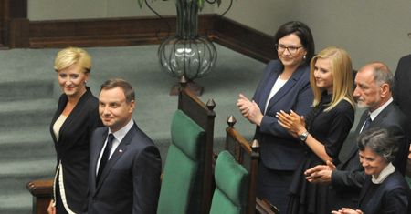 Senator zakażony koronawirusem. Co z uroczystością zaprzysiężenia prezydenta Polski?