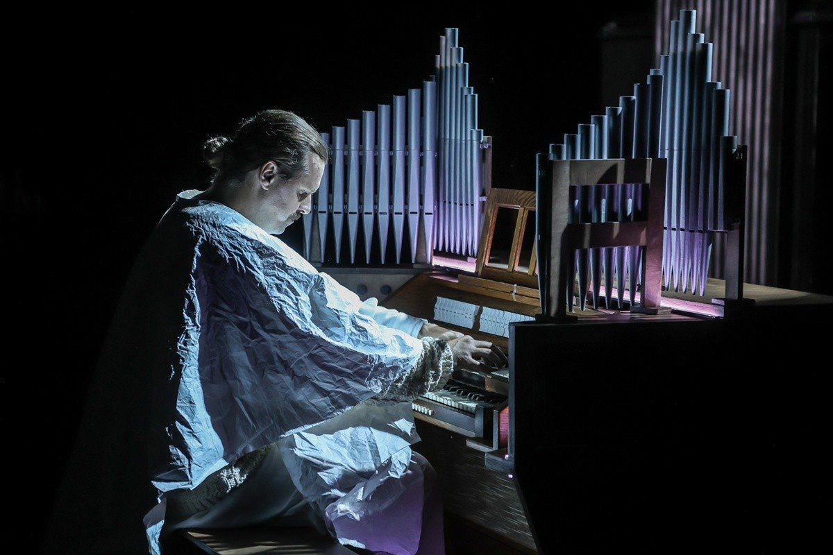 Sceny ze spektaklu &#34;Solaris&#34; we wrocławskim Teatrze Polskim/próba prasowa