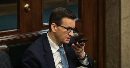 Morawiecki nie zamierza ustępować. Zapowiada rozmowę z Kaczyńskim