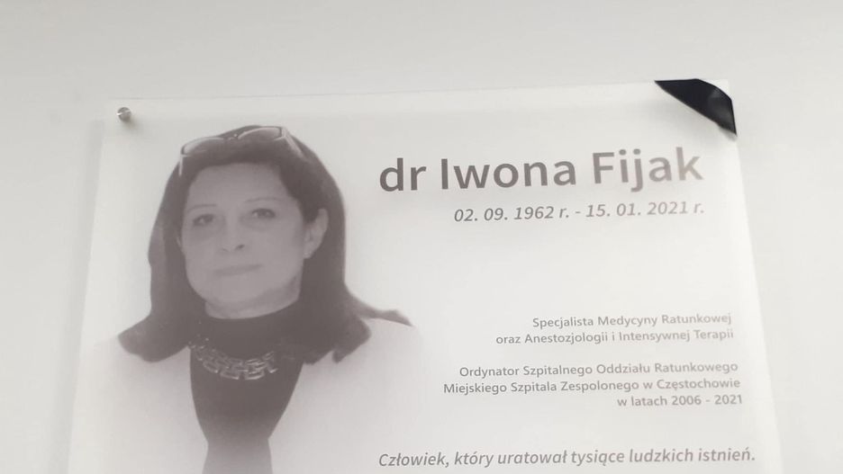 Koronawirus. Częstochowa. Zmarła lekarka upamiętniona tablicą