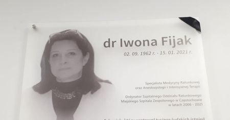 Koronawirus. Częstochowa. Zmarła lekarka upamiętniona tablicą