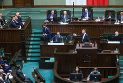 Po wystąpieniu szefa MON. Krzyki, zdumienie i zarzuty