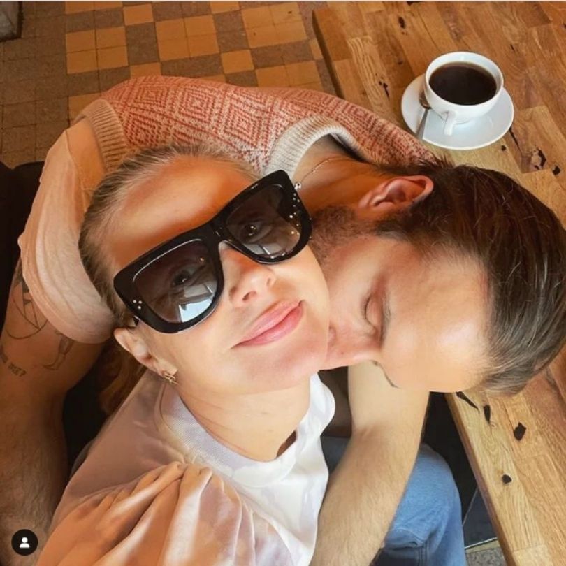 Katarzyna Warnke i Piotr Stramowski wymieniają czułości przy wspólnym śniadaniu