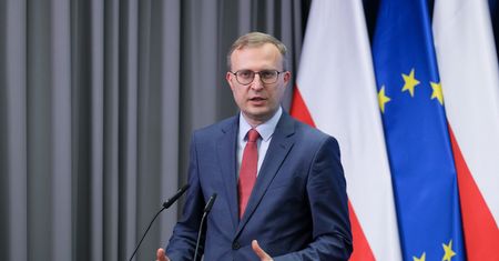 Prawa ręka premiera odchodzi. "Podjąłem decyzję"