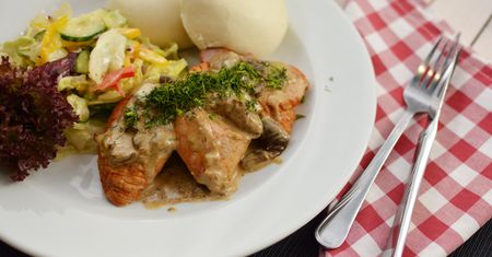 Czeskie knedle – tradycyjny dodatek do gulaszu