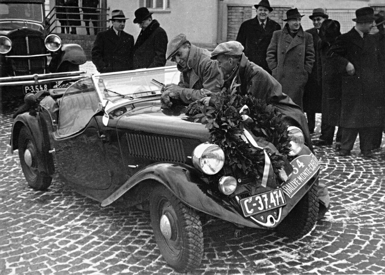 Škoda Popular Sport załogi Pohl/Hausman, która wygrała swoją klasę Rajdu Monte Carlo w roku 1936