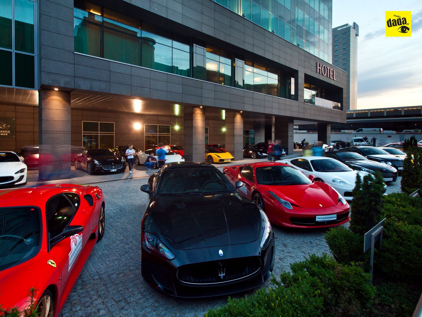 Przed hotelem Andersia