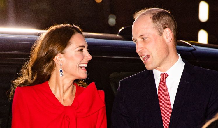 Książę William i Kate Middleton wymieniają spojrzenia na koncercie