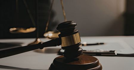 Ukryte dochody i długi w oświadczeniach majątkowych. Członek zarządu Totalizatora Sportowego stanie przed sądem