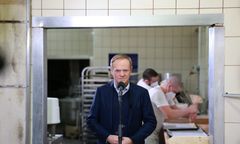 Tusk rozmawiał w piekarni o drożyźnie. "Rzeczywistość jest wyjątkowo ponura"