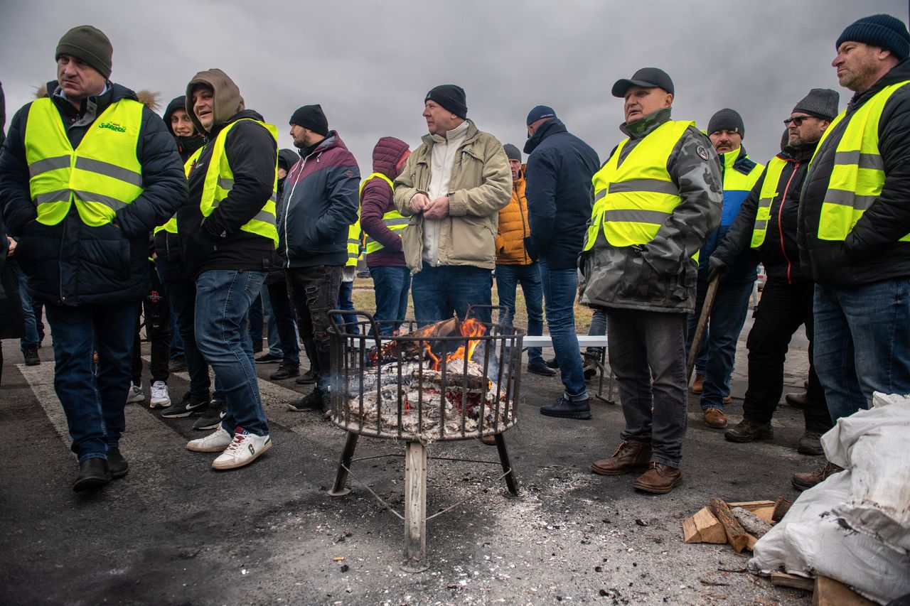 Blokada przez rolników przejścia granicznego z Ukrainą w Dorohusku  