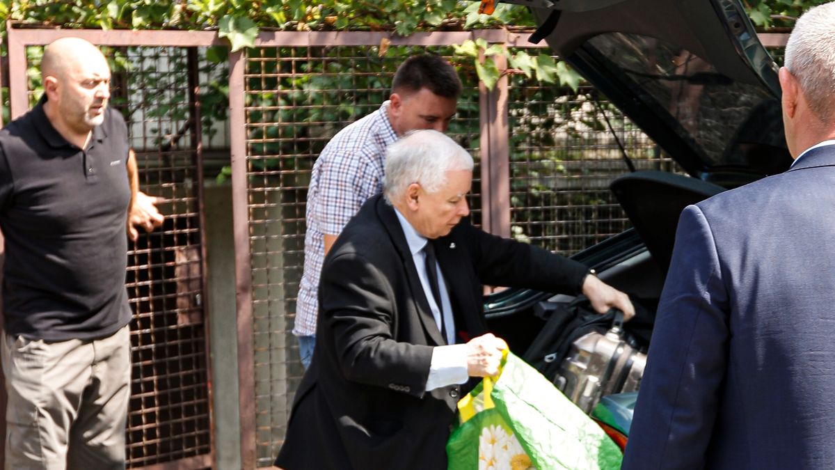 Jarosław Kaczyński chodzi z torbą "obcej" sieci. Gdzie się podział gospodarczy patriotyzm? 