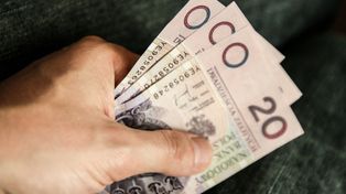 64-latka znalazła kopertę z pieniędzmi. Wieluńska policja szuka właściciela