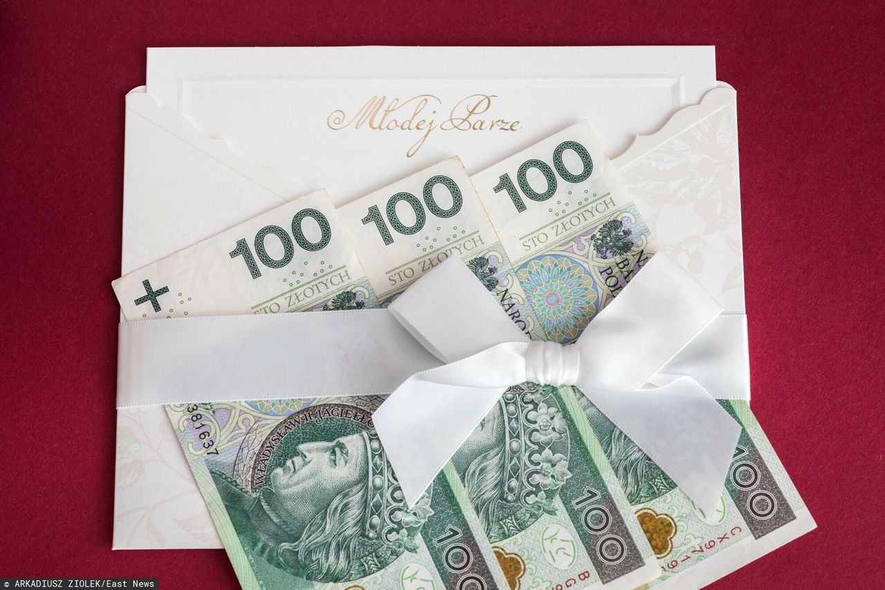 Komunijna najniższa krajowa. Tyle daje się do koperty w 2025 r.