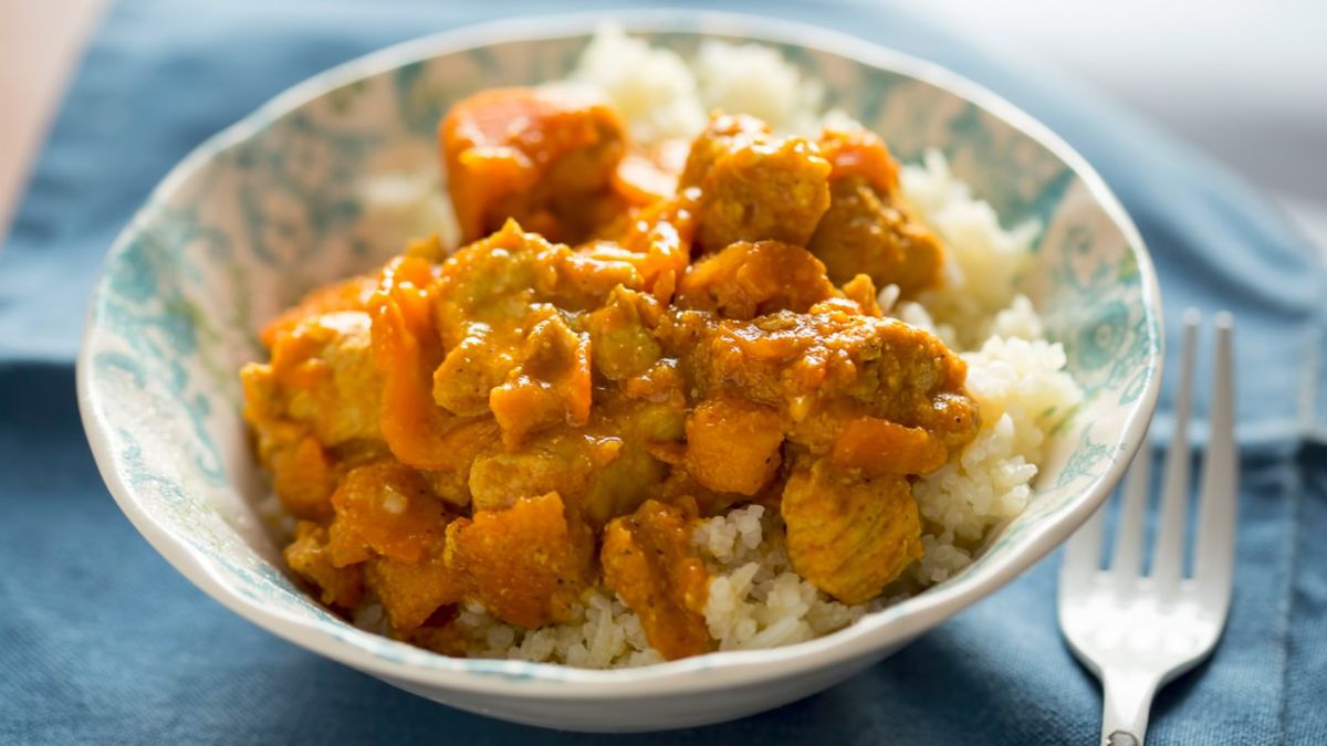 Curry z dyni doskonale zaspokaja głód i jest potrawą prostą w przygotowaniu.