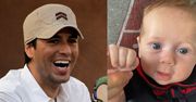 Opiekuńczy Enrique Iglesias bawi się z córką na kwarantannie. Fani: "Wygląda jak ty!"