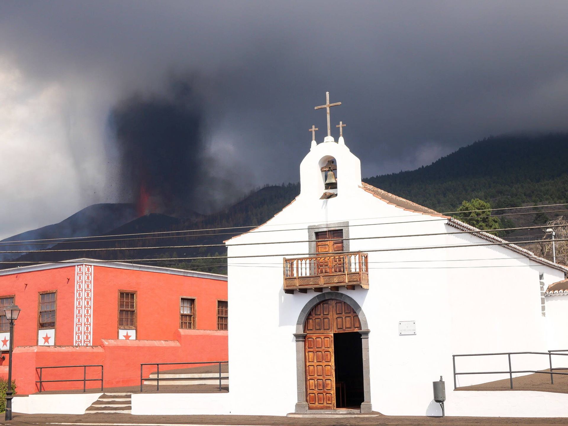 Materials from a church are saved after it survived another eruption back in 1949
epa09484978 A handout photo made available by the Canarias Regional Government shows the withdrawal of the material goods from San Nicolas de Bari church in La Palma, Canary Islands, Spain, to save them from the Cumbre Vieja volcano eruption, 24 September 2021. The church, from the 18th Century, already survived the last volcano eruption back in 1949.  EPA/CANARIAS REGIONAL GOVERNMENT / HANDOUT MANDATORY CREDIT/ HANDOUT EDITORIAL USE ONLY/NO SALES 
Dostawca: PAP/EPA.
CANARIAS REGIONAL GOVERNMENT / HANDOUT