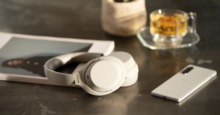 Sony WH-1000XM4 wchodzi na rynek. Święty Graal słuchawek z redukcją hałasu w nowym wydaniu