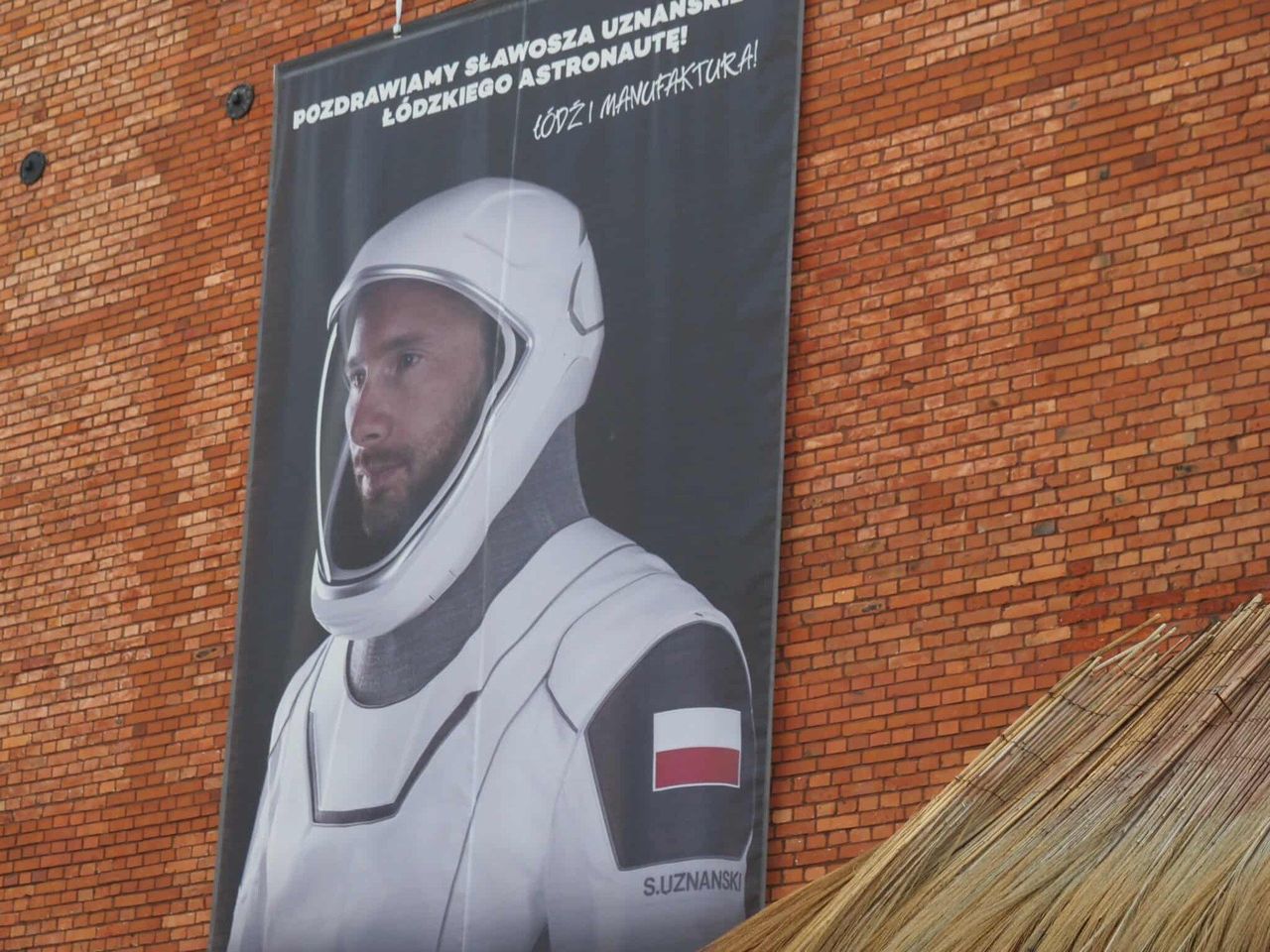 Łodzianie oglądali wspólnie start rakiety i kibicowali Sławoszowi Uznańskiemu-Wiśniewskiemu. Astropiknik w Manufakturze