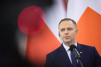 100 dni Nawrockiego. Polacy ocenili prezydenta