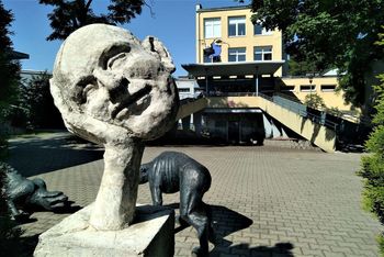 Zielona Góra: Wyjątkowa szkoła świętuje 50‑lecie. Zaprasza na wystawy