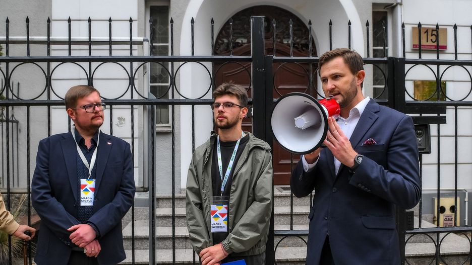 Manifestacja przed konsulatem była okazją do zamanifestowania, że w obliczu wojny nie można pozostawać obojętnym.