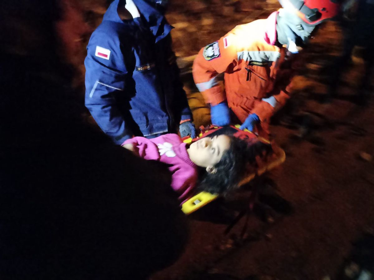 Polacy ratują w Turcji kolejnych poszkodowanych w trzęsieniu ziemi
