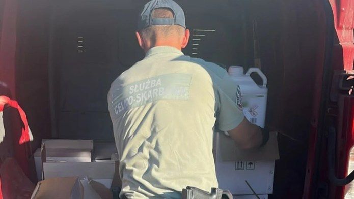 Rolnicy mogli opryskać 1000 hektarów trucizną! Nielegalny transport zatrzymany