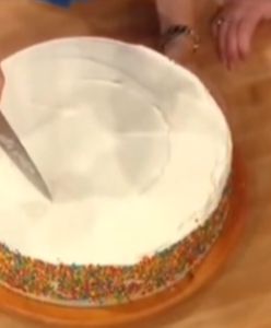Problem z krojeniem tortu? Trik z TikToka podbija sieć