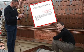 W butach na obcasie po dachu. Kontrola w teatrze po wizycie ministry