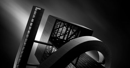 Tony DeSantis odnalazł swój styl w harmonijnych, czarno-białych zdjęciach architektury