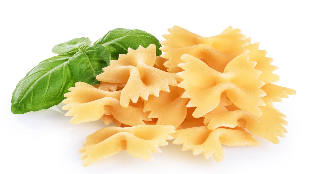 Farfalle rodzaj makaronu w kształcie kokardek, typowy dla dań kuchni włoskiej