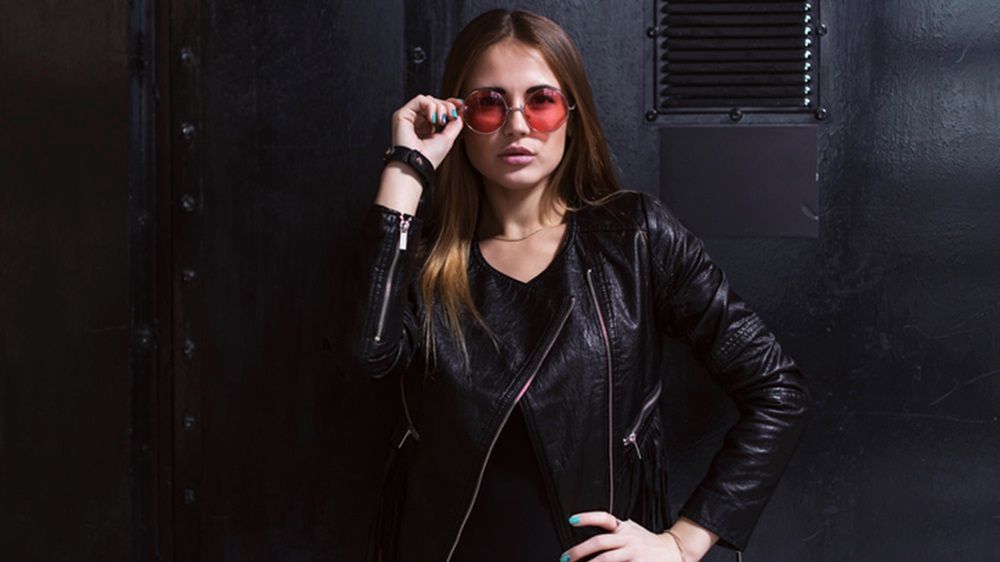 Seksowne body może być elementem rockowej stylizacji