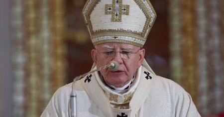 "Policzek wymierzony papieżowi". Głośno o Jędraszewskim