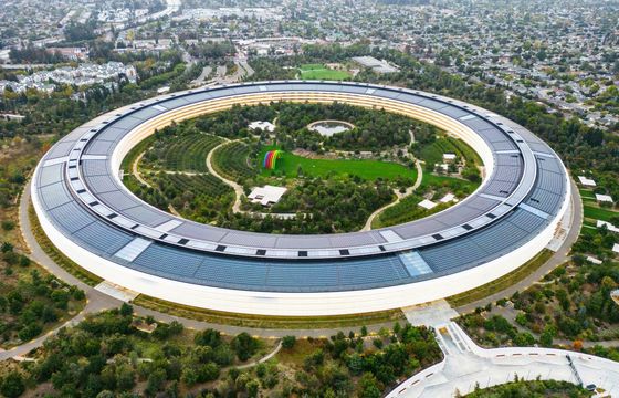 Big techy tworzą własne media. Chcą kontrolować narrację