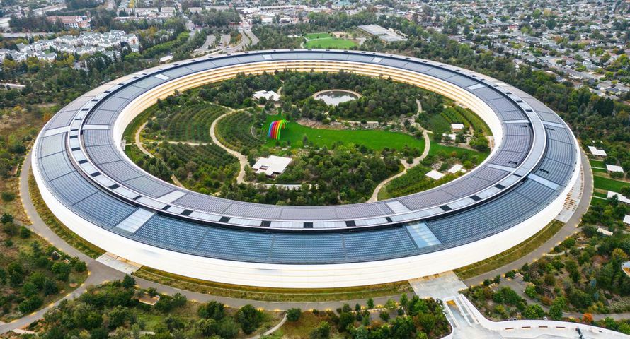 Big techy tworzą własne media. Chcą kontrolować narrację