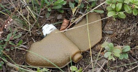 Dramat w Iziumie. Siedmiu nastolatków wysadziło się na minie PFM-1