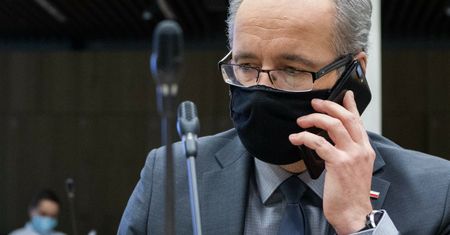 Koronawiurs w Polsce. Niedzielski zapowiada telefony do niezaszczepionych