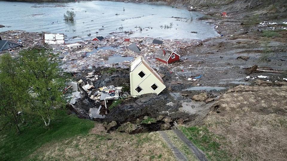 Norwegia: do morza runęło 8 domów. Nagranie trafiło do sieci