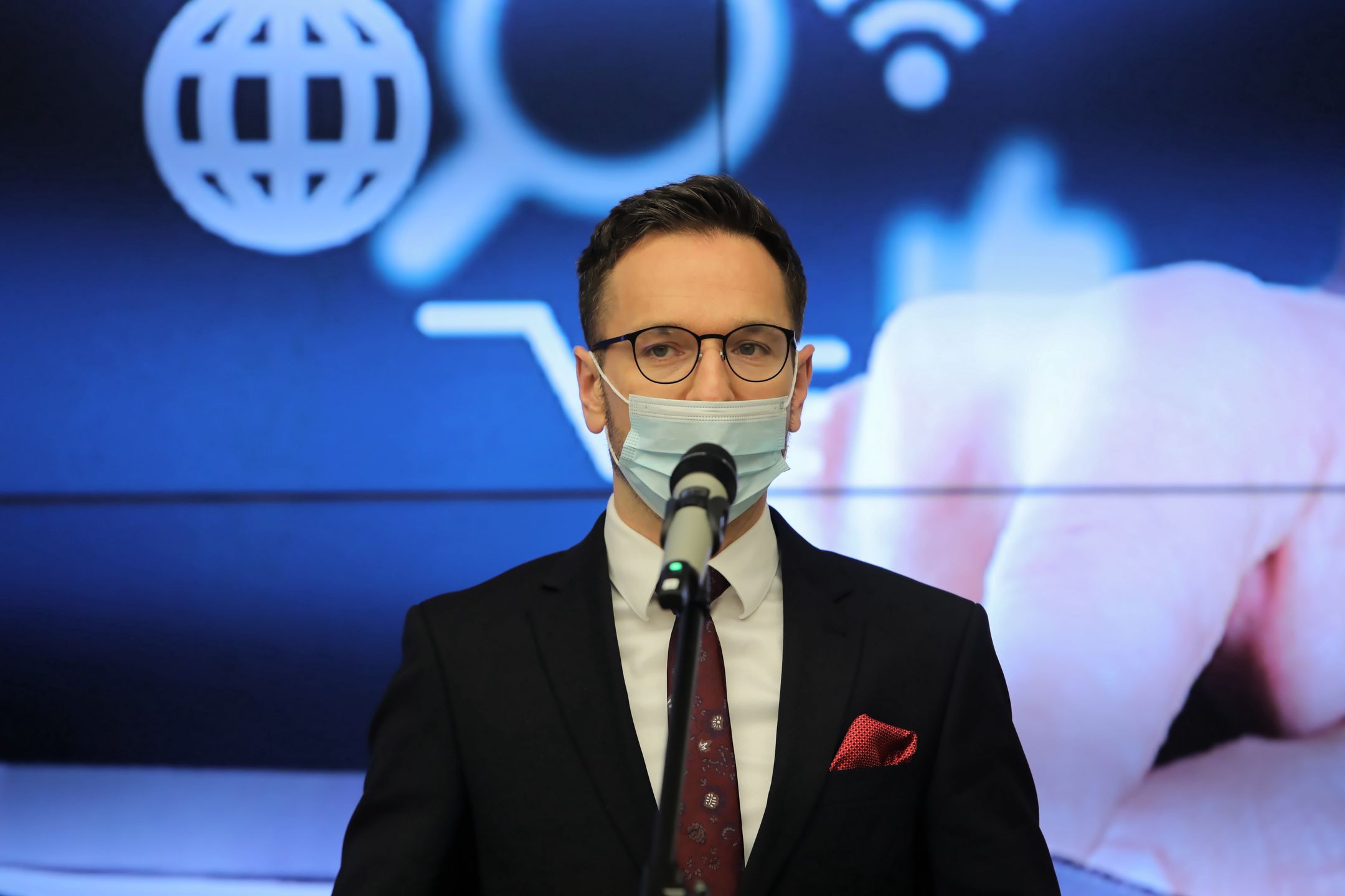 Warszawa, 26.04.2021. Sekretarz stanu w Ministerstwie Funduszy i Polityki Regionalnej Waldemar Buda podczas konferencji prasowej "Fundusze Europejskie na Rozwój Cyfrowy 2021-2027 (następca Programu Polska Cyfrowa) - trwają konsultacje społeczne", 26 bm. w siedzibie Ministerstwa Funduszy i Polityki Regionalnej w Warszawie. (mr) PAP/Wojciech Olkuśnik