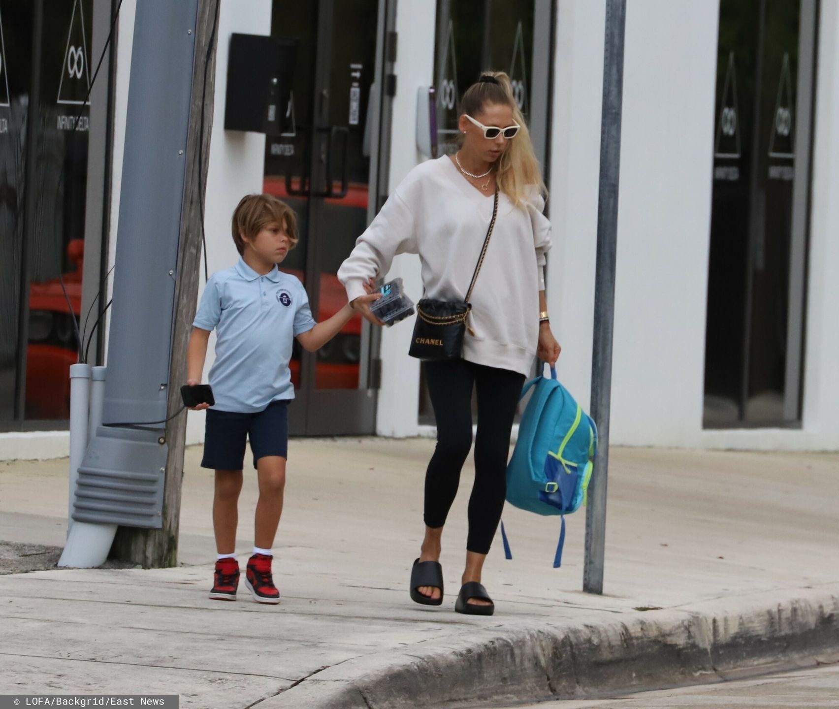 Ciężarna Anna Kournikova z synem w Miami